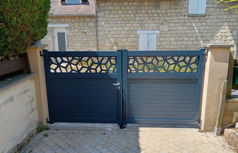 PORTAIL EN ALUMINIUM