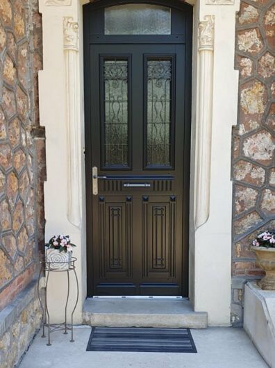Portes d'entrée en bois